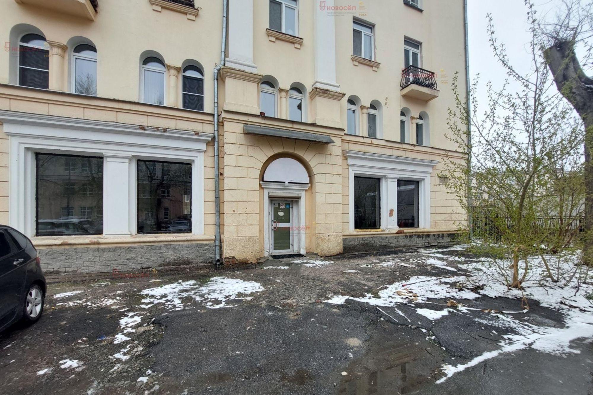 Сдать торговое помещение за 250 000 рублей на Лермонтова 15