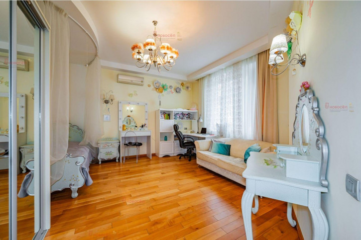 4-комн квартира Мамина-Сибиряка 126
