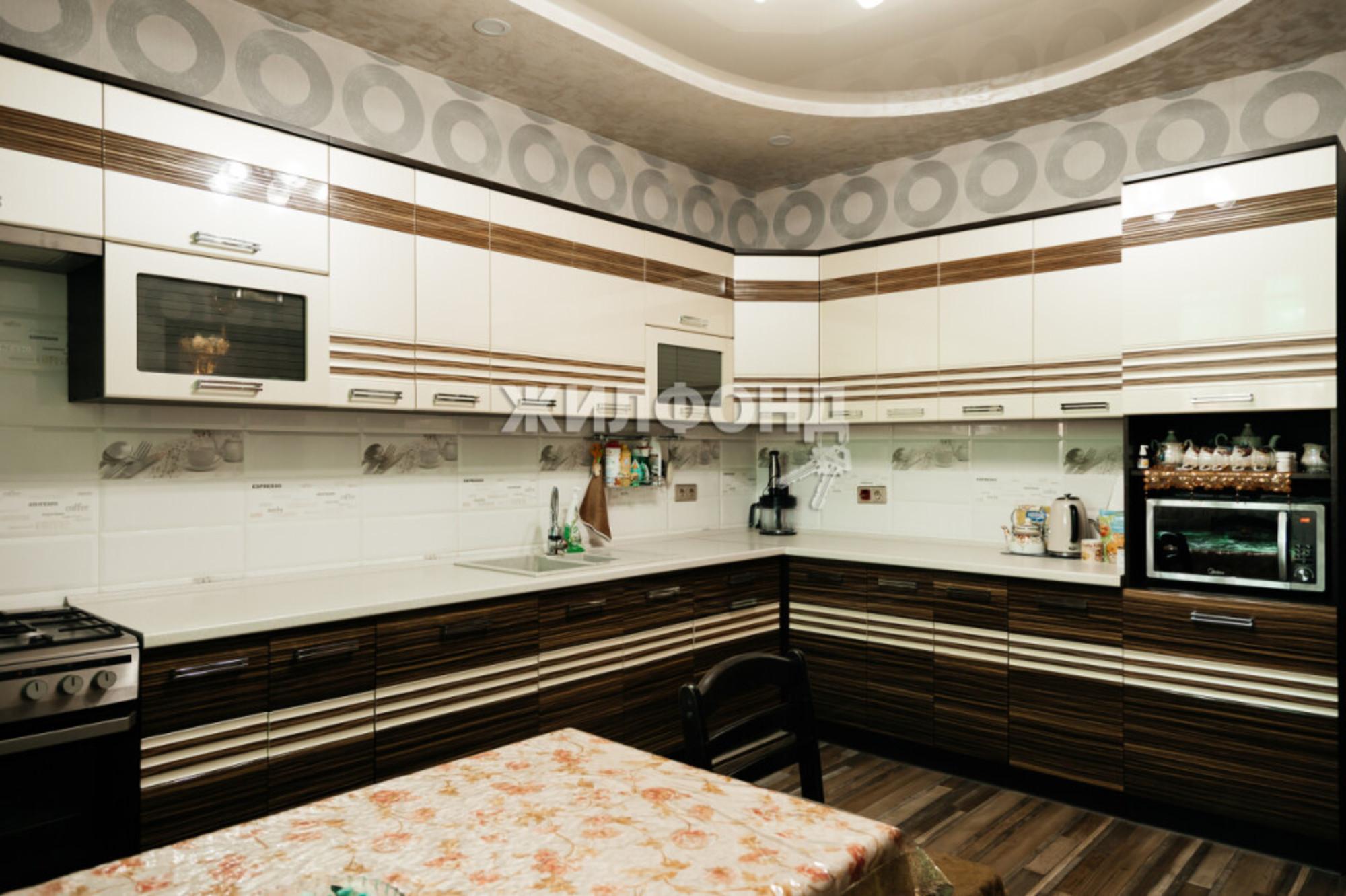 Купить дачу, дом, коттедж за 12 450 000 рублей на Максима Горького