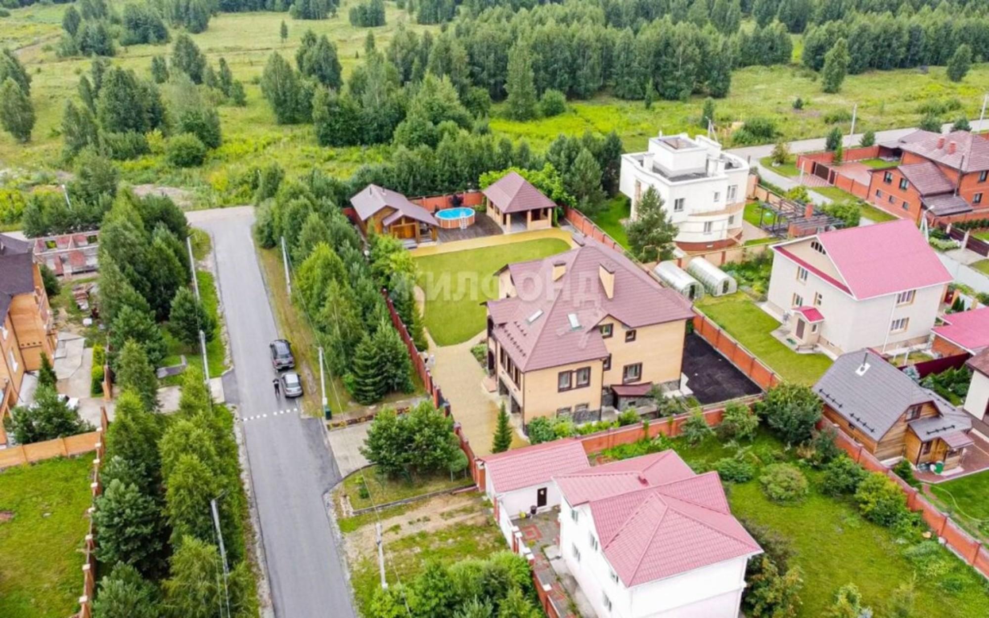 Купить дачу, дом, коттедж за 70 000 000 рублей на Утренняя, 1