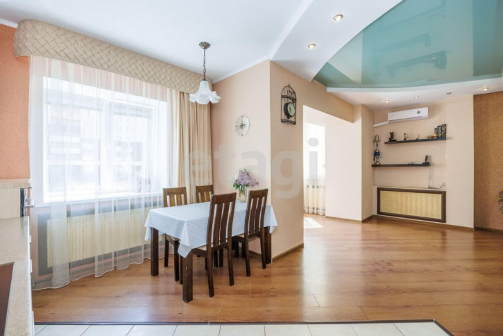 3-комн квартира улица Бурова