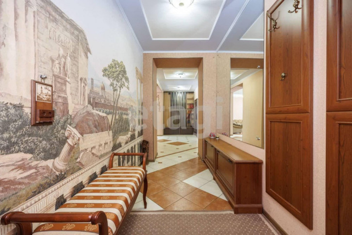 3-комн квартира улица Бурова