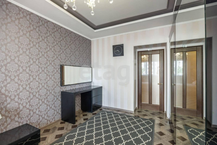 3-комн квартира улица Бурова
