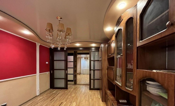3-комн квартира улица Думенко,13б
