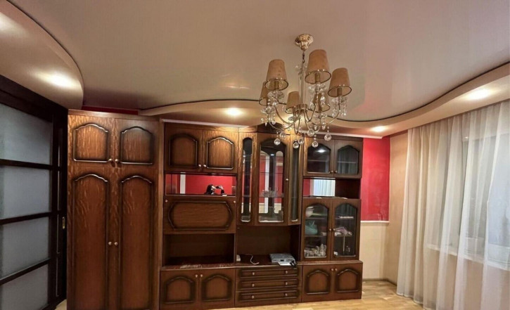 3-комн квартира улица Думенко,13б