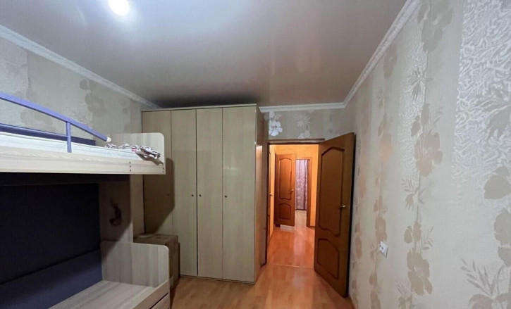 3-комн квартира улица Думенко,13б