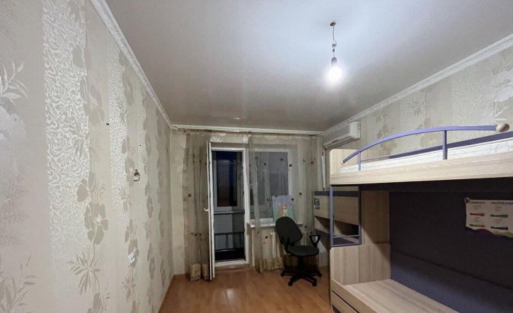 3-комн квартира улица Думенко,13б