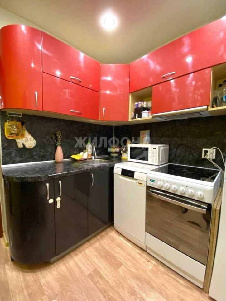 2-комн квартира Петухова, 84