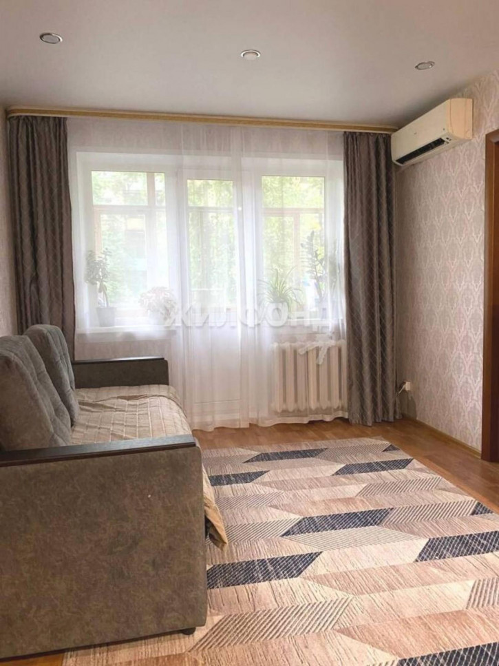 2-комн квартира Петухова, 84