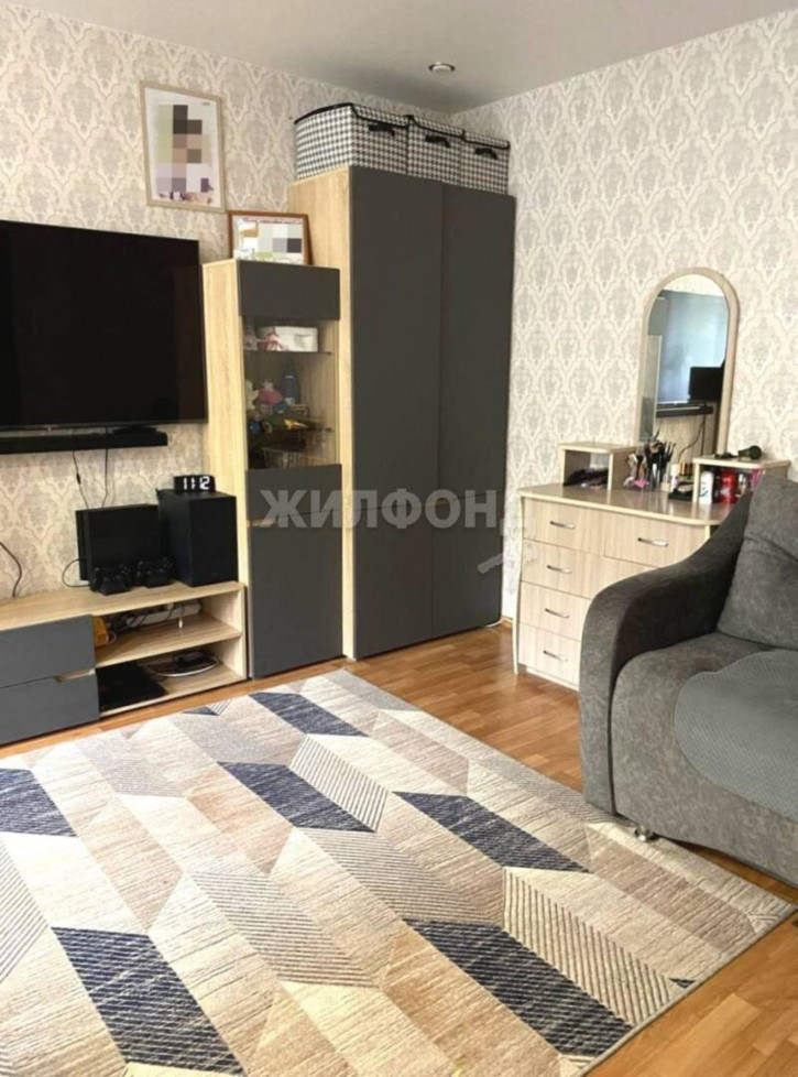 2-комн квартира Петухова, 84