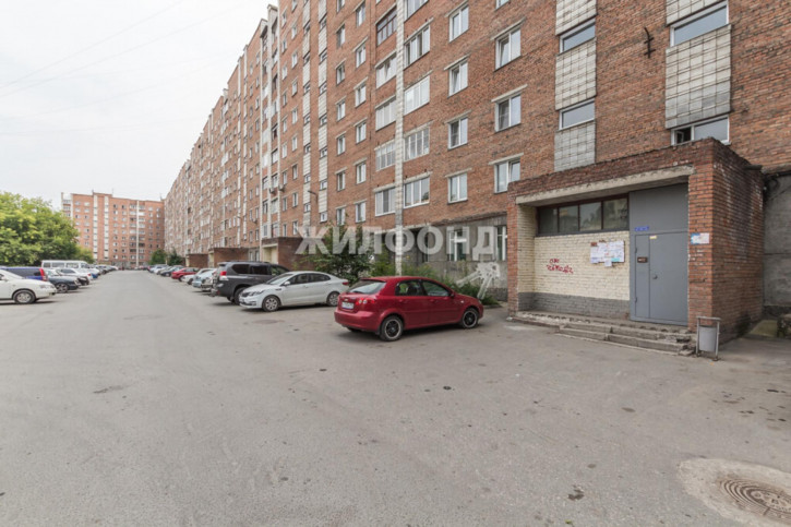 3-комн квартира Героев Революции, 12/1