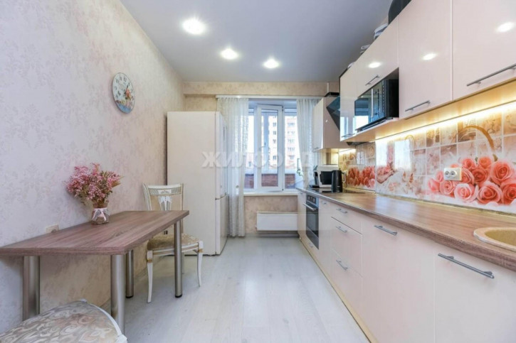 4-комн квартира микрорайон Горский, 10