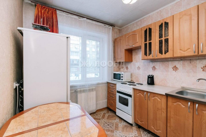 3-комн квартира Есенина, 47