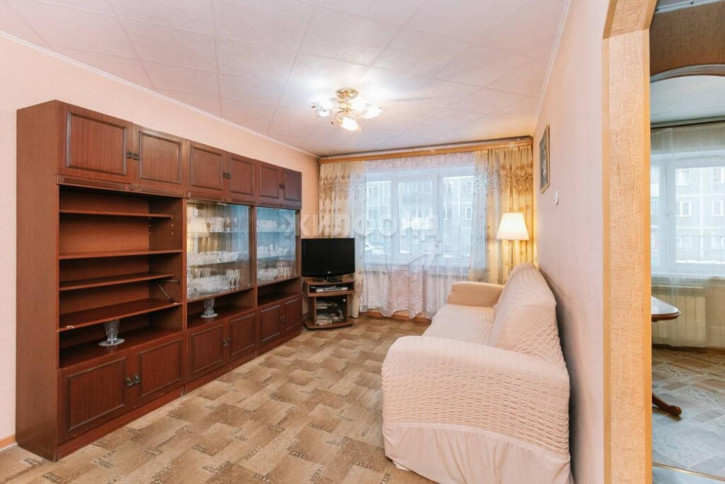 3-комн квартира Есенина, 47