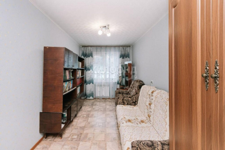 3-комн квартира Есенина, 47