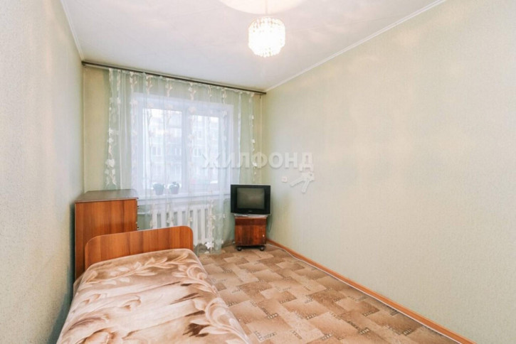 3-комн квартира Есенина, 47