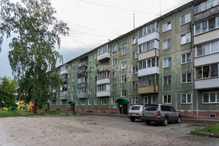3-комн квартира Есенина, 47