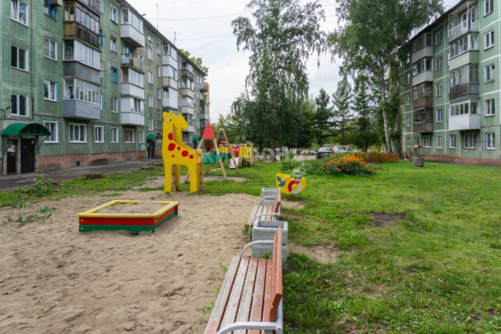 3-комн квартира Есенина, 47