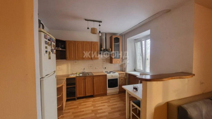 4-комн квартира Есенина, 10/2