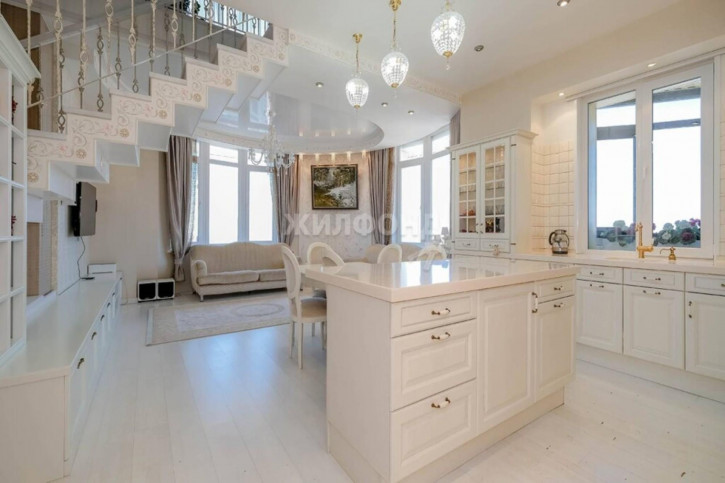 4-комн квартира Кирова, 25