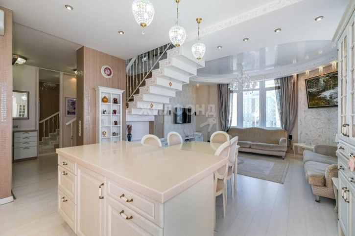 4-комн квартира Кирова, 25