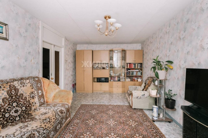 3-комн квартира Сибиряков-Гвардейцев, 68