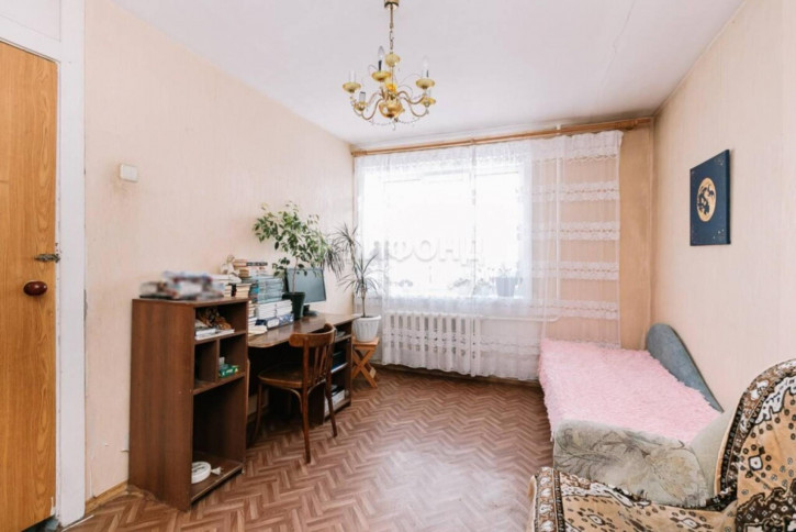 3-комн квартира Сибиряков-Гвардейцев, 68