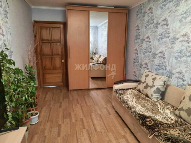 2-комн квартира Титова, 35