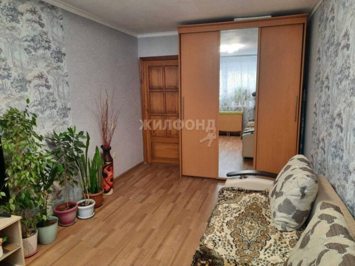 2-комн квартира Титова, 35