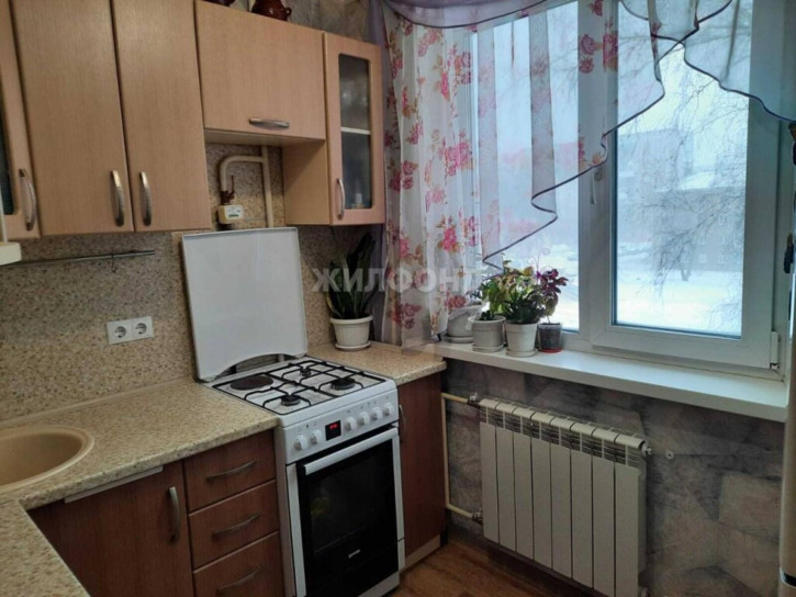 2-комн квартира Титова, 35