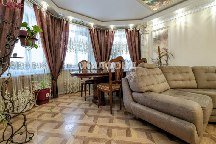 3-комн квартира Автогенная, 69