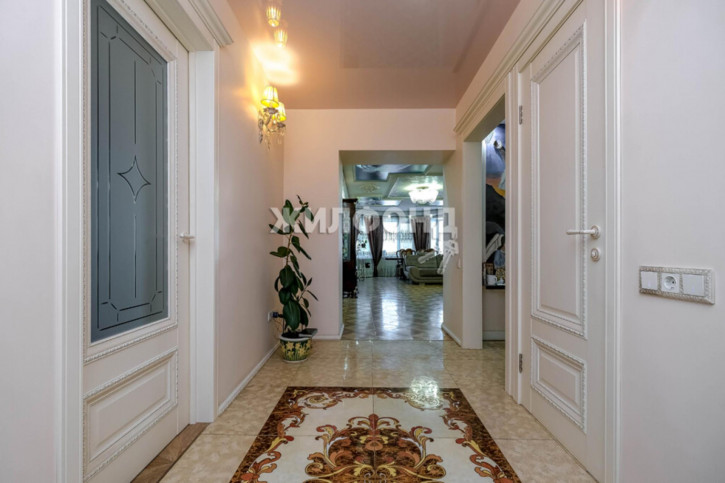 3-комн квартира Автогенная, 69