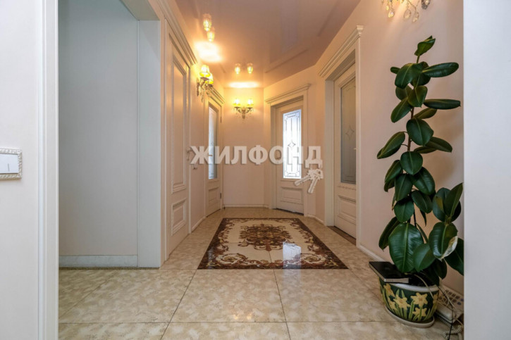 3-комн квартира Автогенная, 69