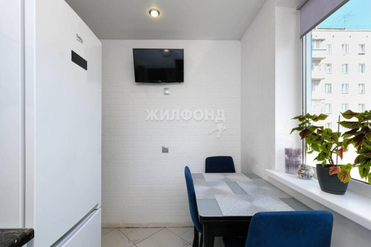 3-комн квартира Титова, 39