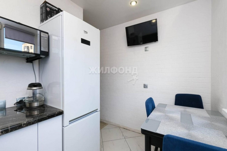 3-комн квартира Титова, 39