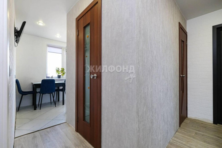 3-комн квартира Титова, 39