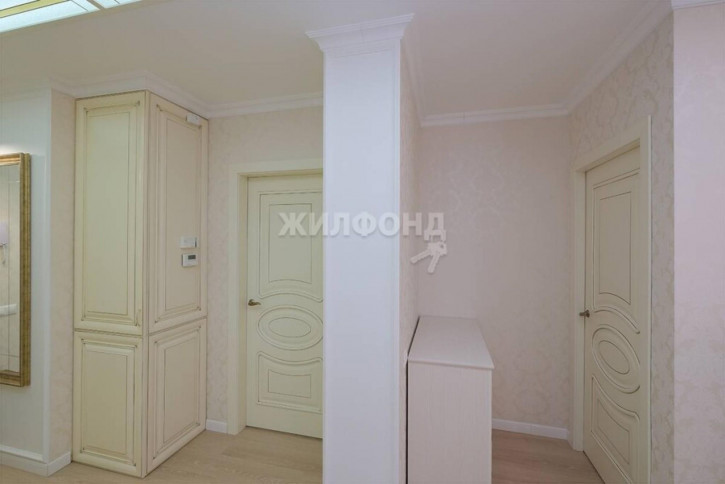 3-комн студия 6-й микрорайон, 25