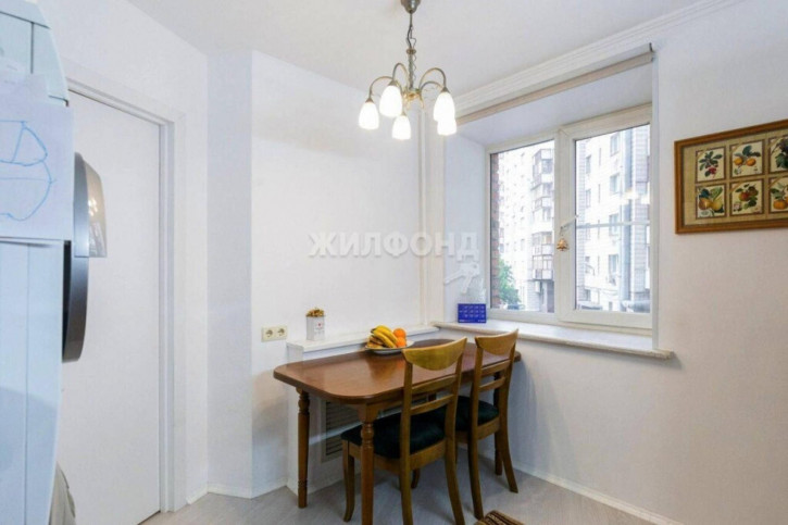 4-комн квартира Октябрьская, 49