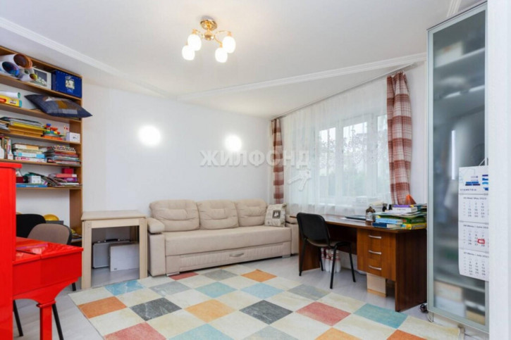 4-комн квартира Октябрьская, 49