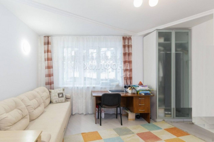 4-комн квартира Октябрьская, 49