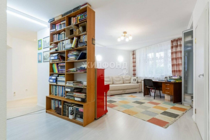 4-комн квартира Октябрьская, 49