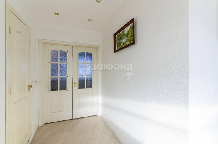 4-комн квартира Октябрьская, 49