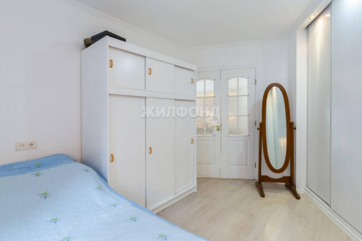 4-комн квартира Октябрьская, 49