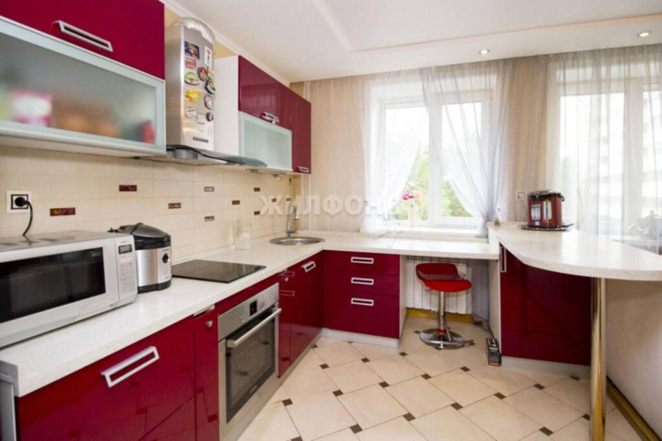 4-комн квартира Шатурская, 9