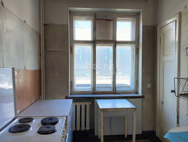3-комн квартира Красный проспект, 16