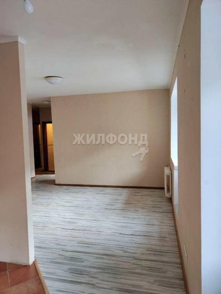 4-комн квартира Троллейная, 9