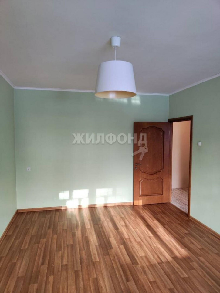 4-комн квартира Троллейная, 9