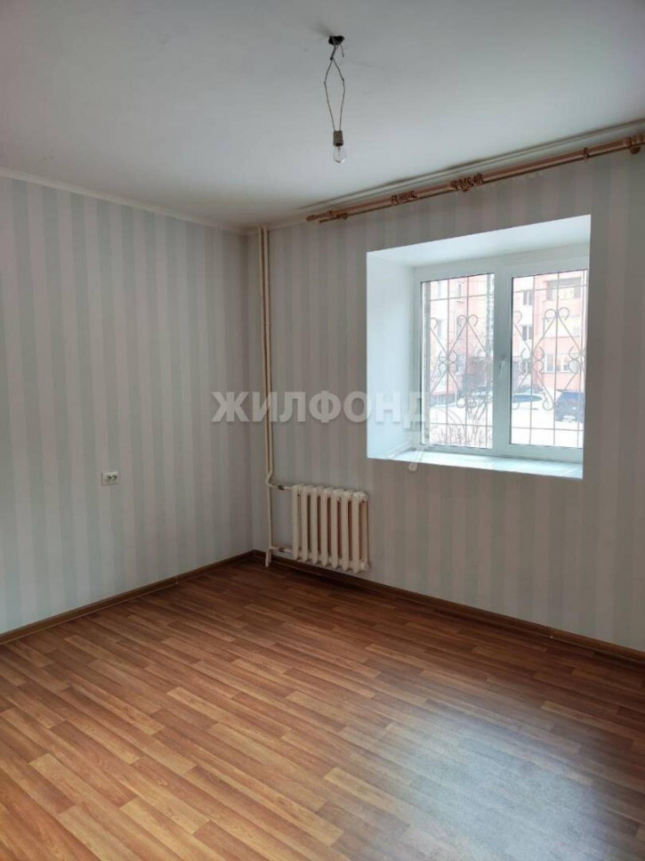 4-комн квартира Троллейная, 9