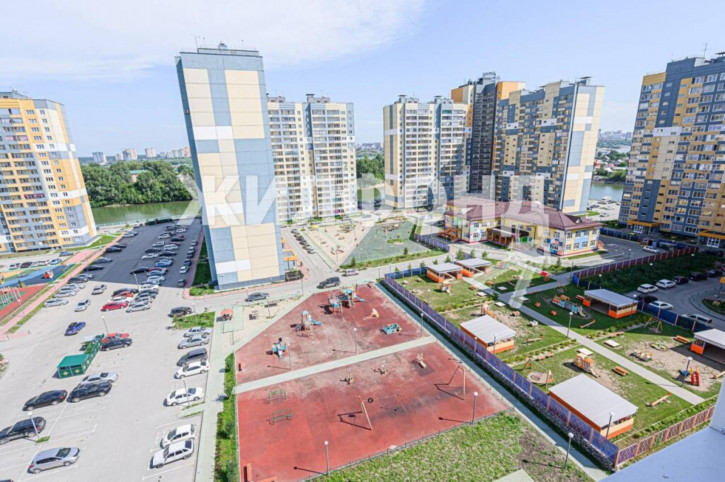 2-комн квартира Междуреченская, 3