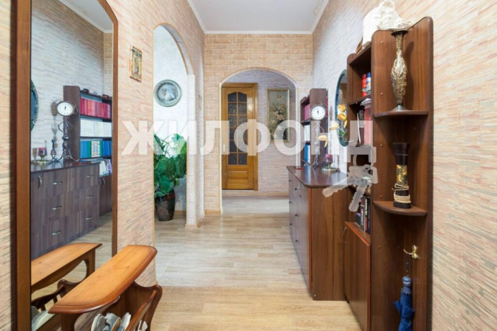 2-комн квартира Депутатская, 58